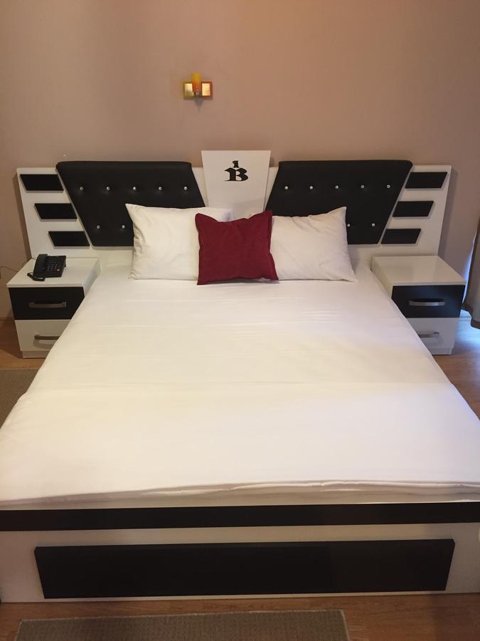 Hotel Bavaria Pristina Kültér fotó