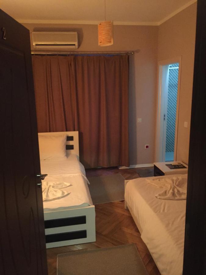 Hotel Bavaria Pristina Kültér fotó