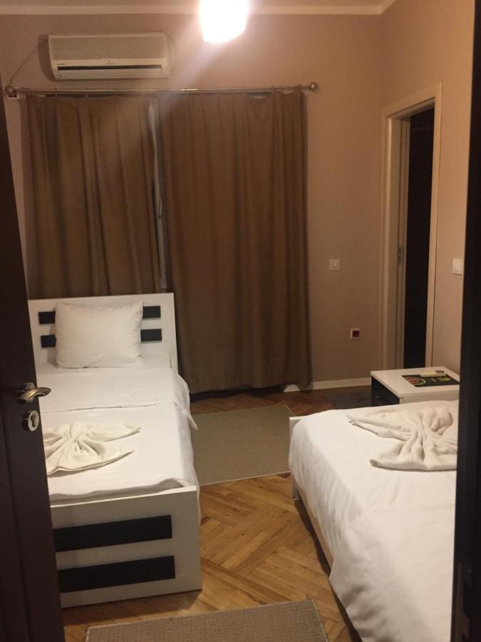 Hotel Bavaria Pristina Kültér fotó