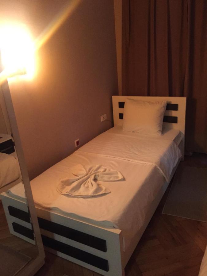 Hotel Bavaria Pristina Kültér fotó
