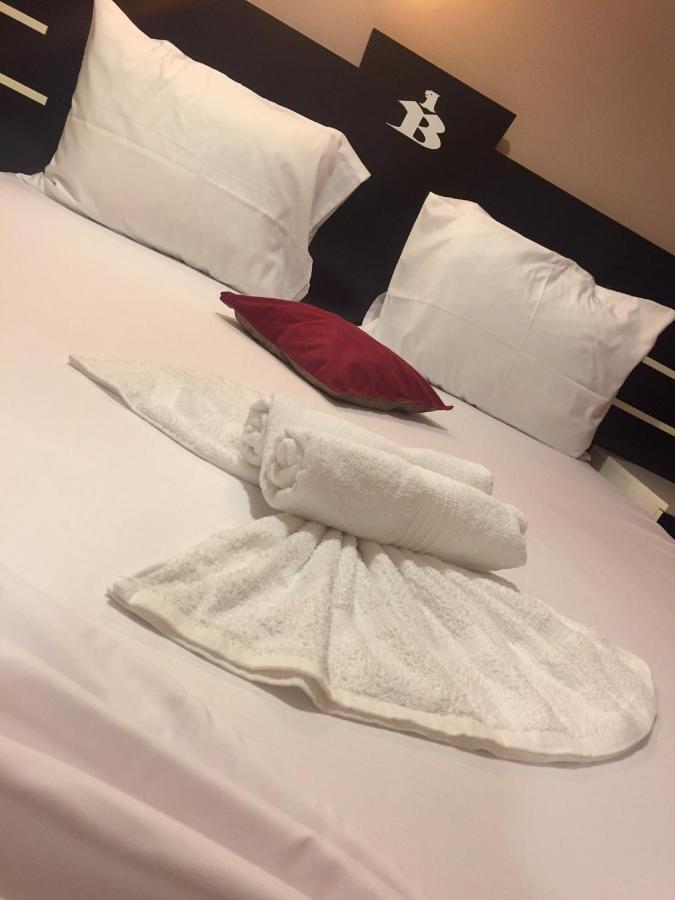 Hotel Bavaria Pristina Kültér fotó