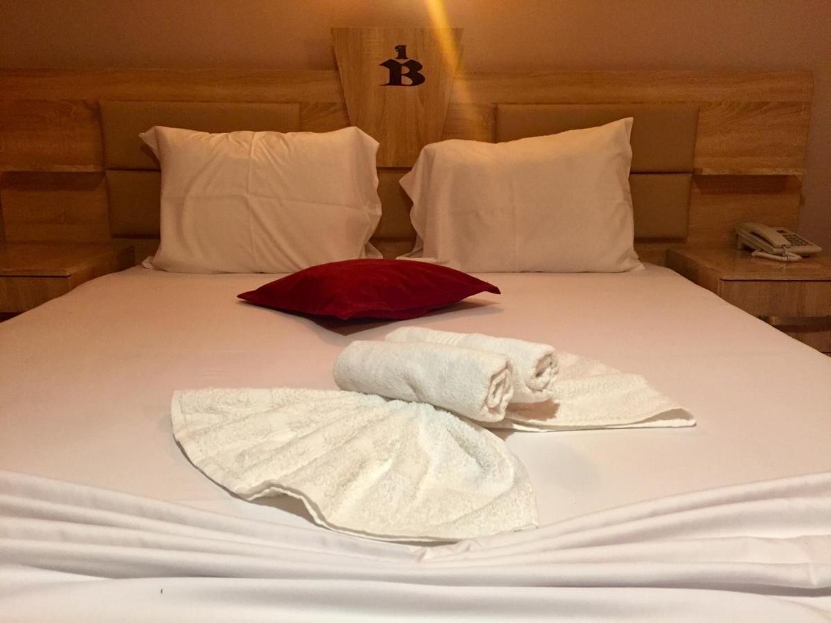 Hotel Bavaria Pristina Kültér fotó