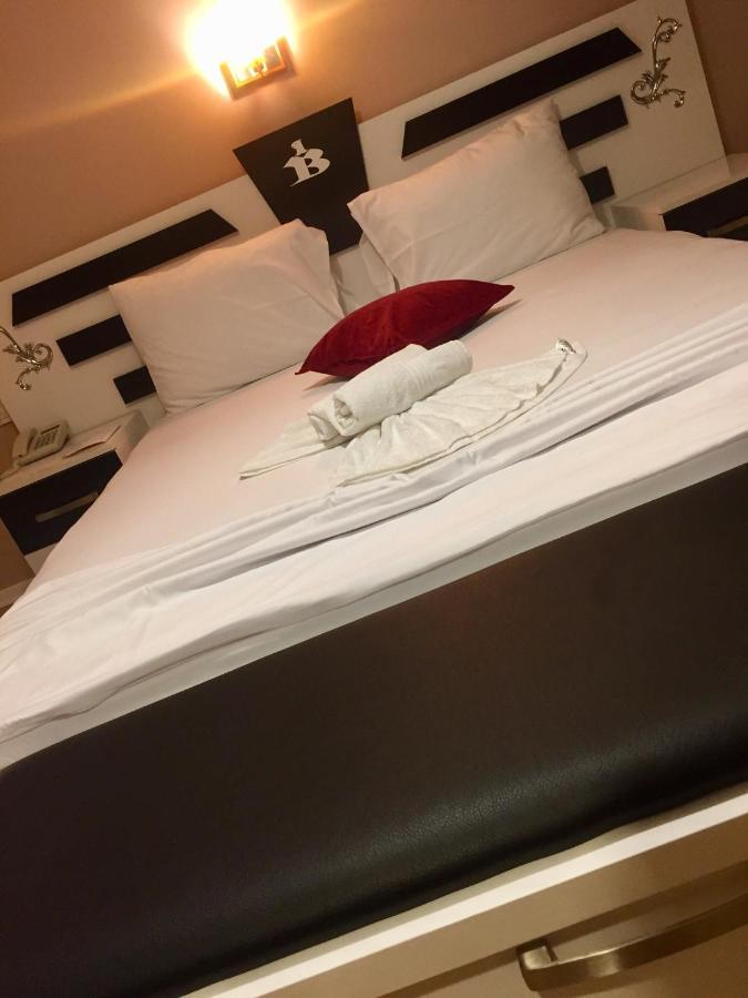 Hotel Bavaria Pristina Kültér fotó