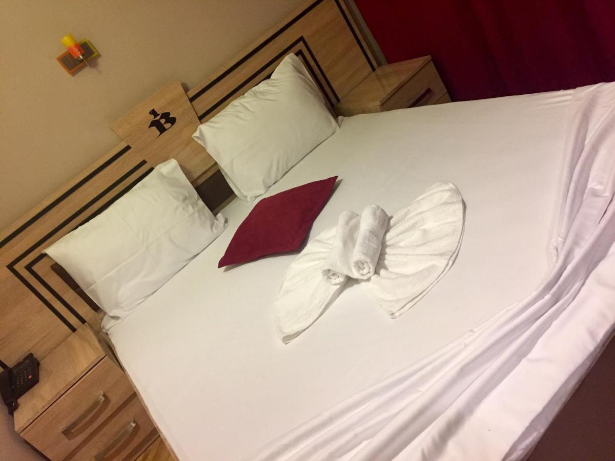 Hotel Bavaria Pristina Kültér fotó