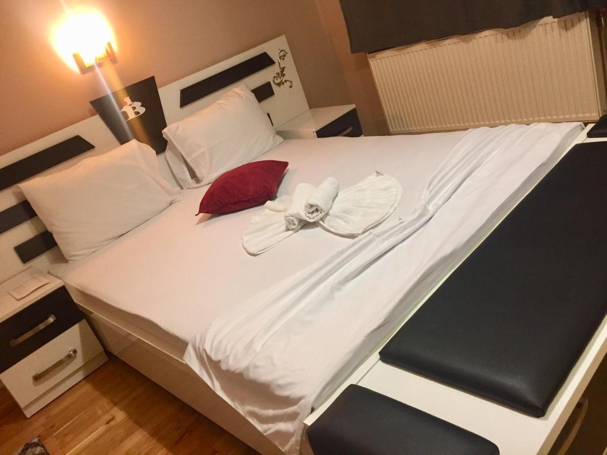 Hotel Bavaria Pristina Kültér fotó