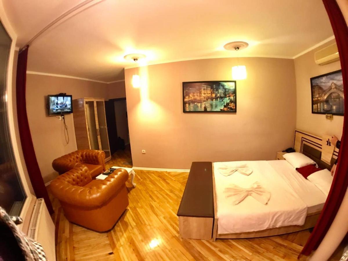 Hotel Bavaria Pristina Kültér fotó